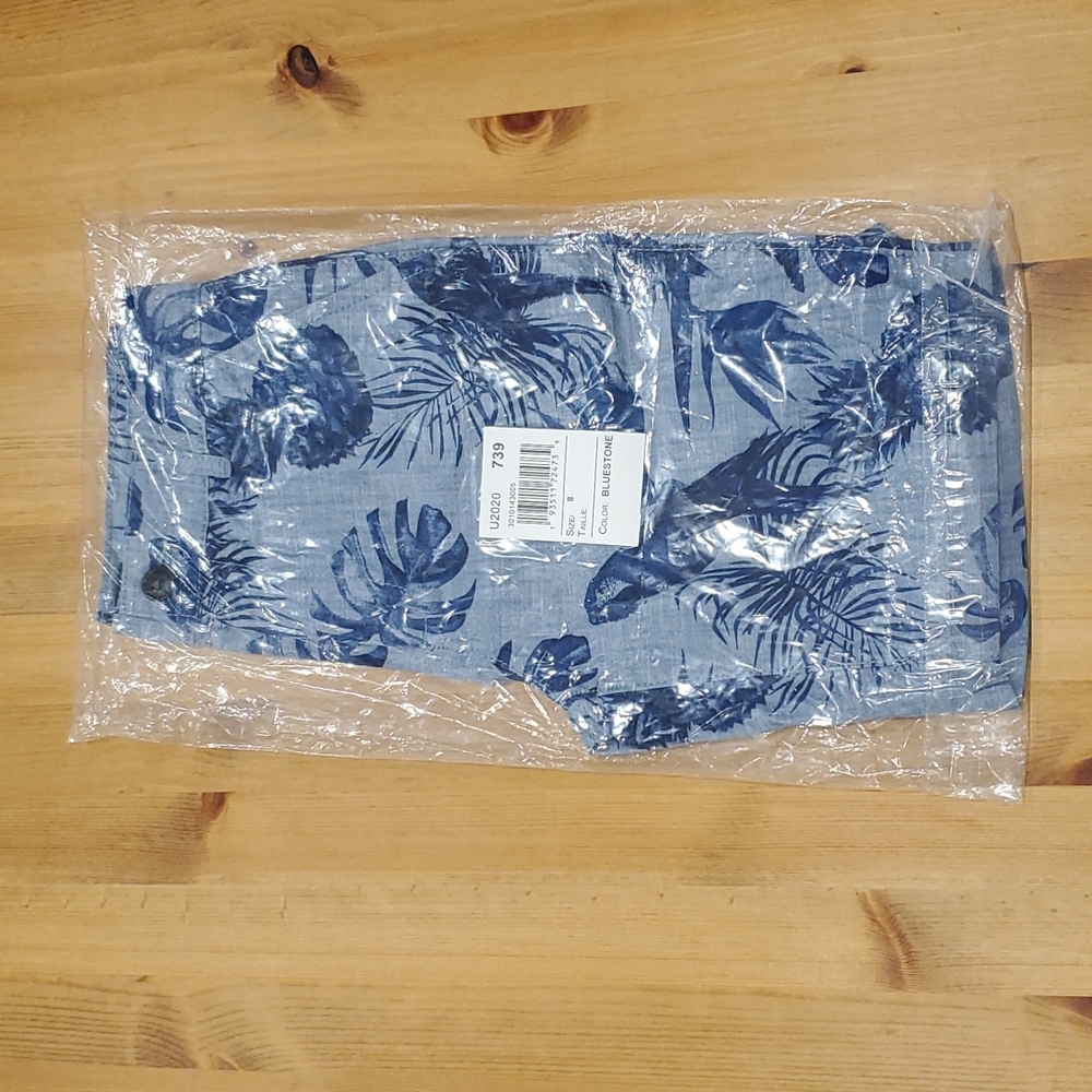 Boys size 8 tropical printed shorts
